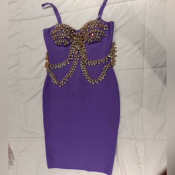 Purple dress with jewels - Picture 2 of 6